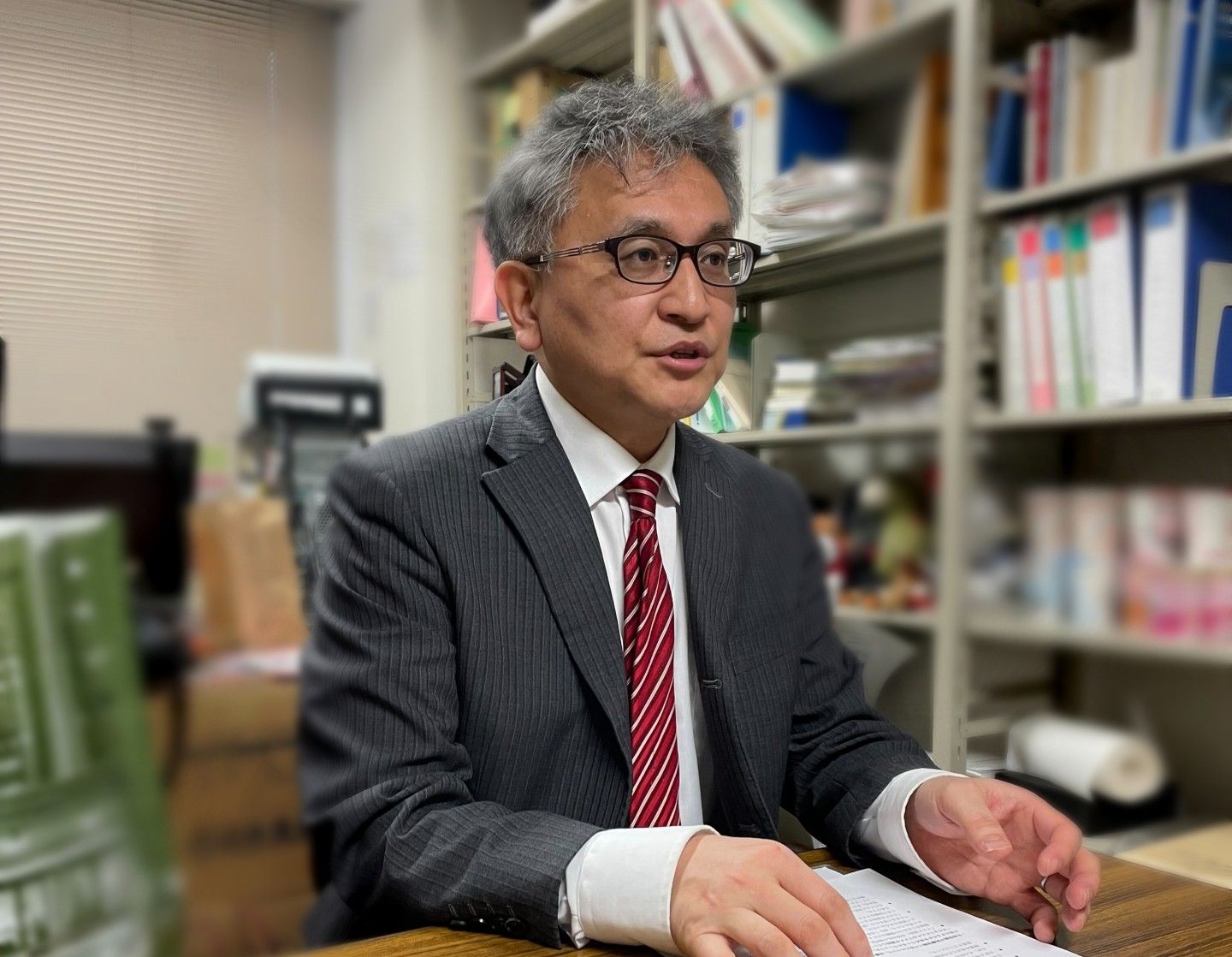 同志社女子大学の大倉教授インタビューの様子